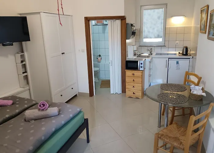Apartman Budget-studio Fuer Zwei Personen By Interhome