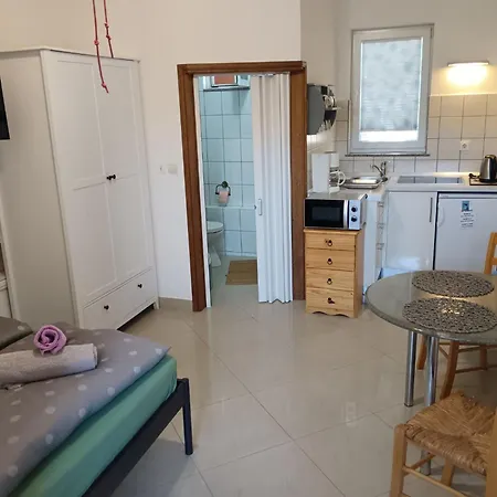 Appartement Budget-studio Fuer Zwei Personen By Interhome